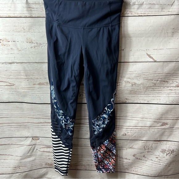 Athleta 7/8 Salutation Mesh Leggings size small - Picture 2 of 7